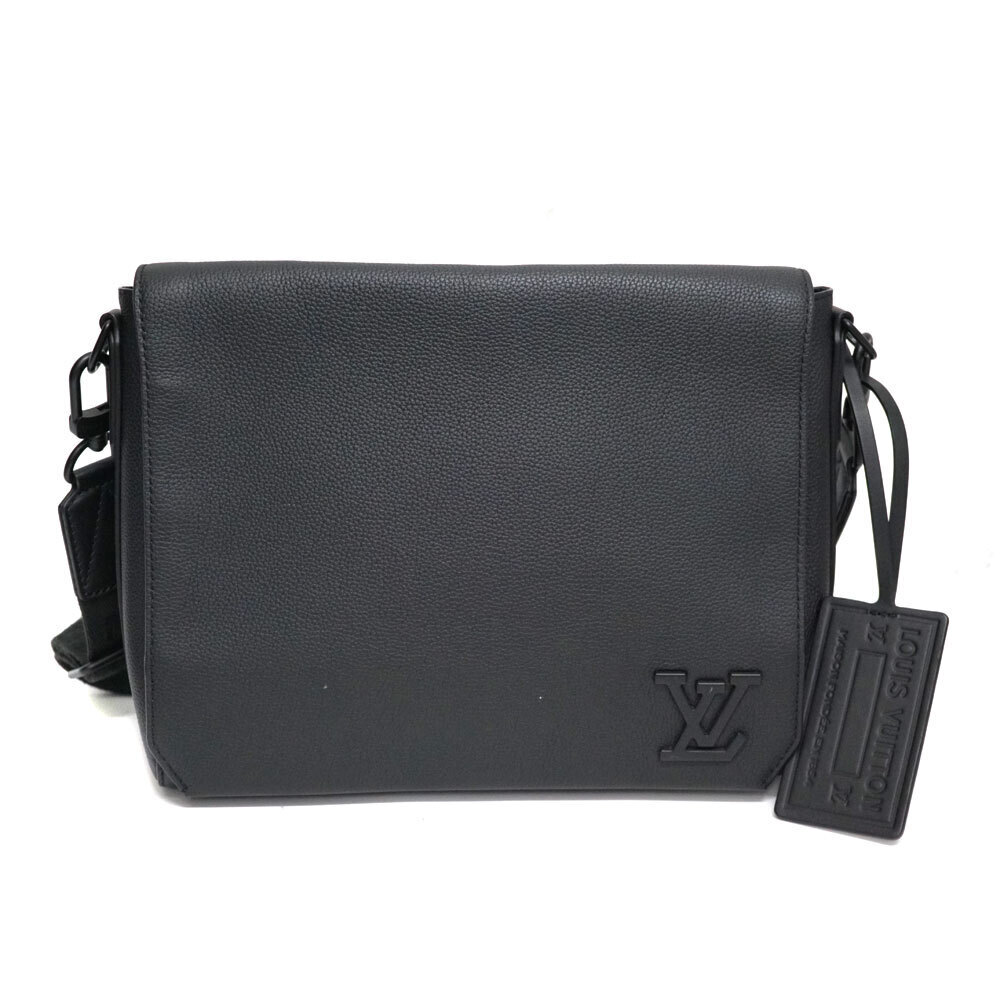 Louis Vuitton Takeoff Messenger